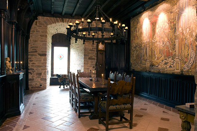 castle small diningroom